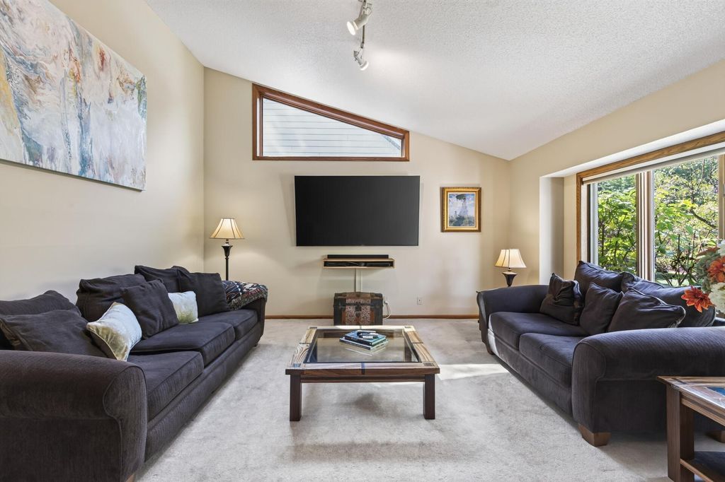 8746 Highwood Way, Apple Valley, MN 55124 — photo 4