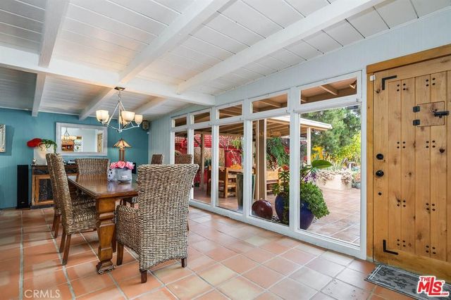 6033 Fulcher, North Hollywood, CA 91606