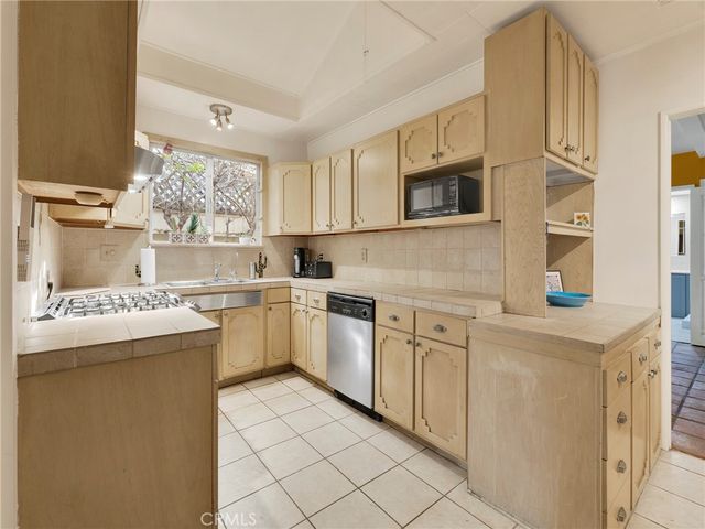 6033 Fulcher, North Hollywood, CA 91606