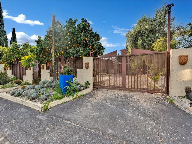 6033 Fulcher, North Hollywood, CA 91606