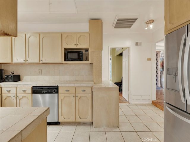 6033 Fulcher, North Hollywood, CA 91606