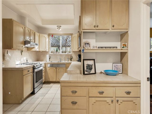 6033 Fulcher, North Hollywood, CA 91606