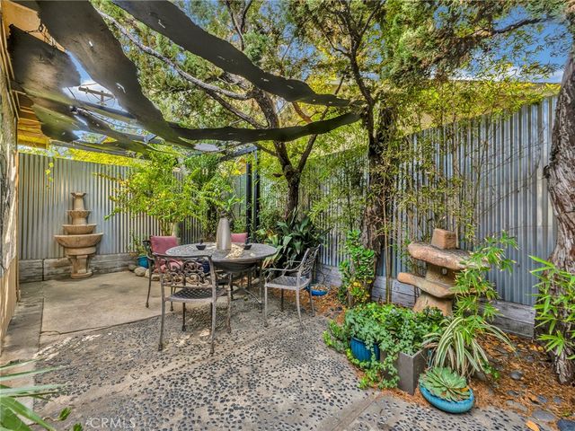 6033 Fulcher, North Hollywood, CA 91606