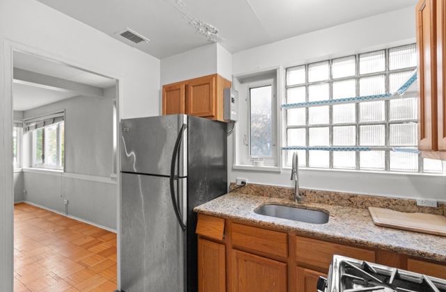 7206 Oak Avenue 2SE, River Forest, IL 60305