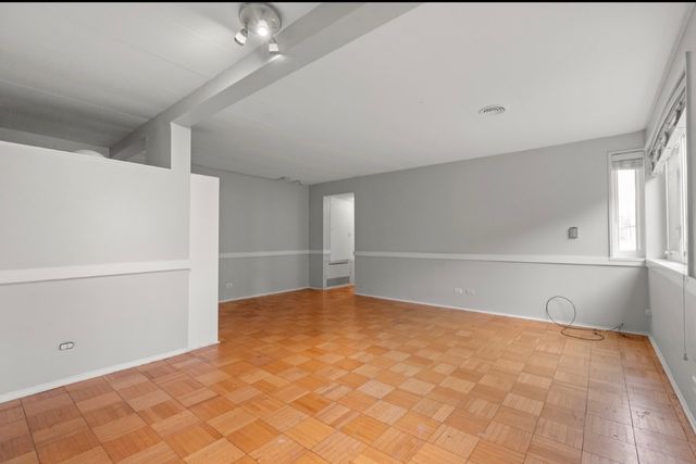 7206 Oak Avenue 2SE, River Forest, IL 60305