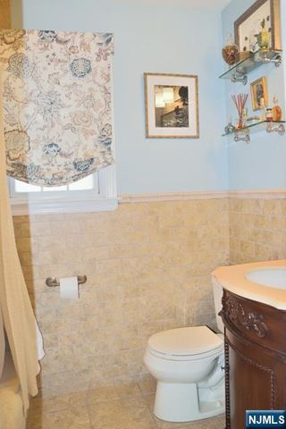 21 N Crest Drive, Cresskill, NJ 07626