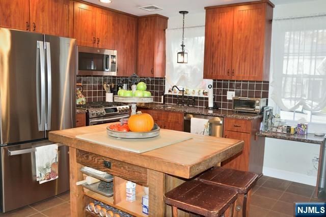 21 N Crest Drive, Cresskill, NJ 07626