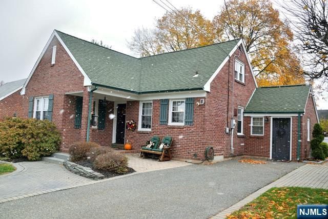 21 N Crest Drive, Cresskill, NJ 07626