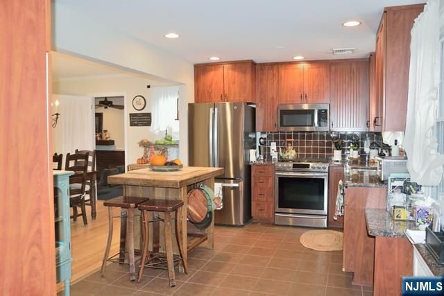 21 N Crest Drive, Cresskill, NJ 07626