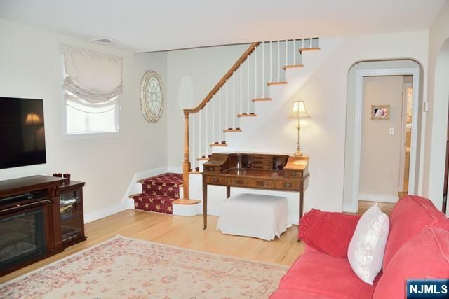 21 N Crest Drive, Cresskill, NJ 07626