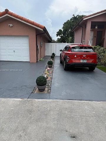 10070 SW 2nd Street, Miami, FL 33174