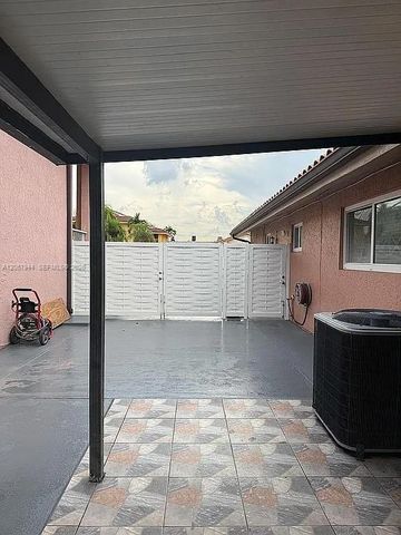 10070 SW 2nd Street, Miami, FL 33174