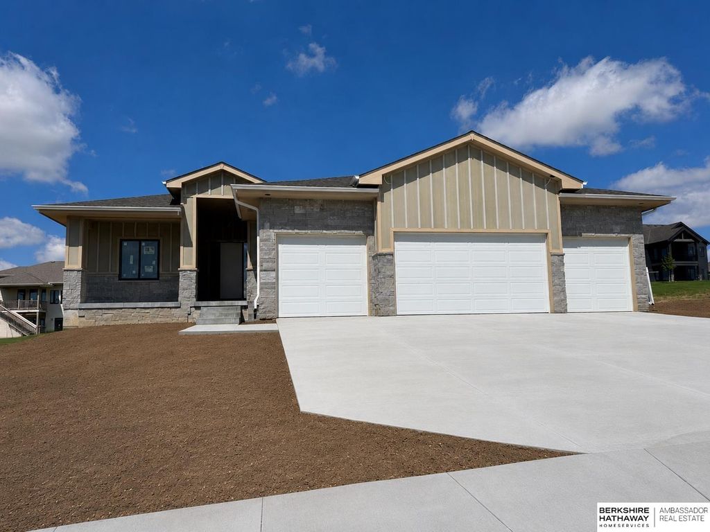 11002 S 101st Street, Papillion, NE 68046