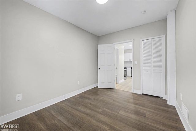 586 E Hayes Avenue, Hazel Park, MI 48030