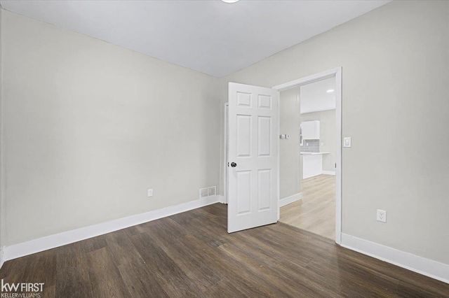 586 E Hayes Avenue, Hazel Park, MI 48030