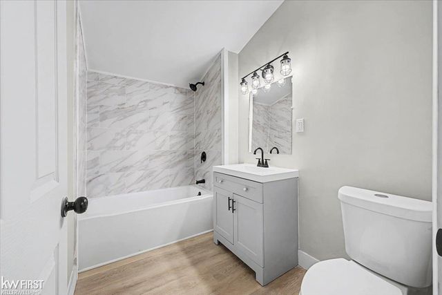 586 E Hayes Avenue, Hazel Park, MI 48030