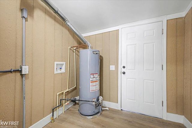 586 E Hayes Avenue, Hazel Park, MI 48030