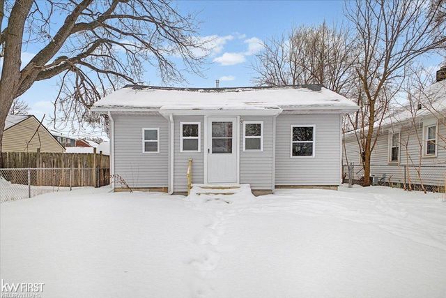 586 E Hayes Avenue, Hazel Park, MI 48030