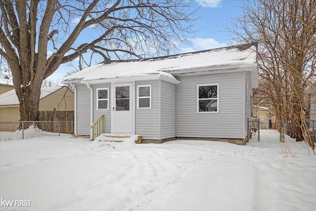 586 E Hayes Avenue, Hazel Park, MI 48030