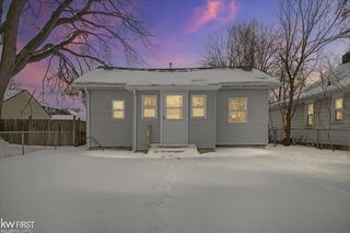 586 E Hayes Avenue, Hazel Park, MI 48030