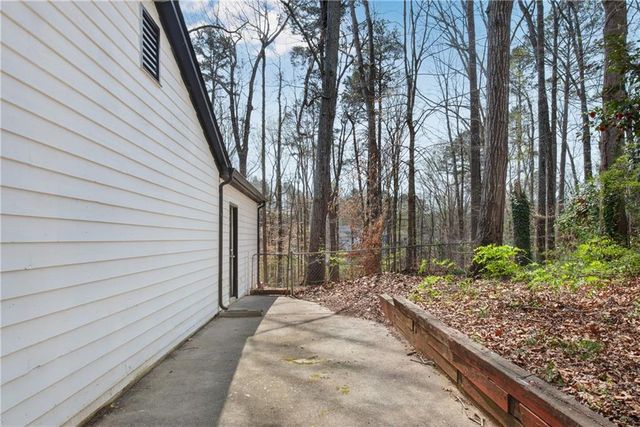 5271 Fox Path, Stone Mountain, GA 30088