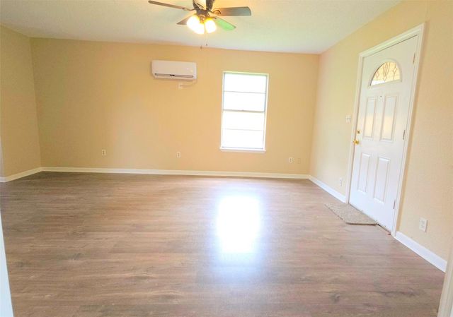 705 11th Street N, Texas City, TX 77590