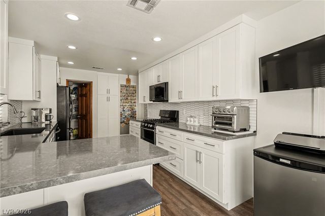 3040 Waterview Drive, Las Vegas, NV 89117