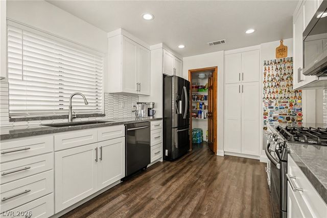 3040 Waterview Drive, Las Vegas, NV 89117