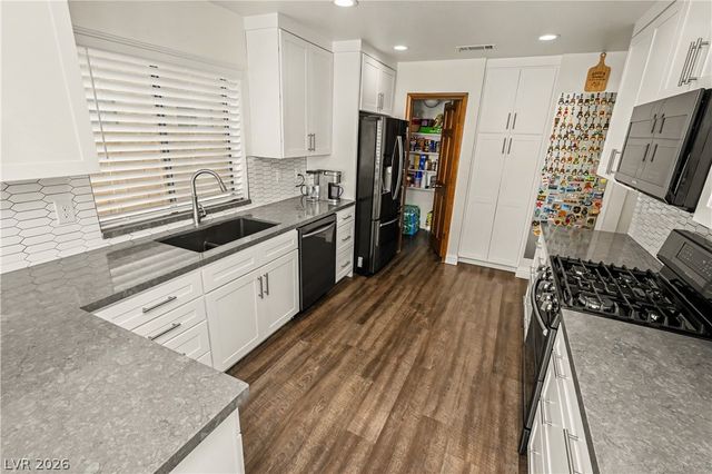 3040 Waterview Drive, Las Vegas, NV 89117