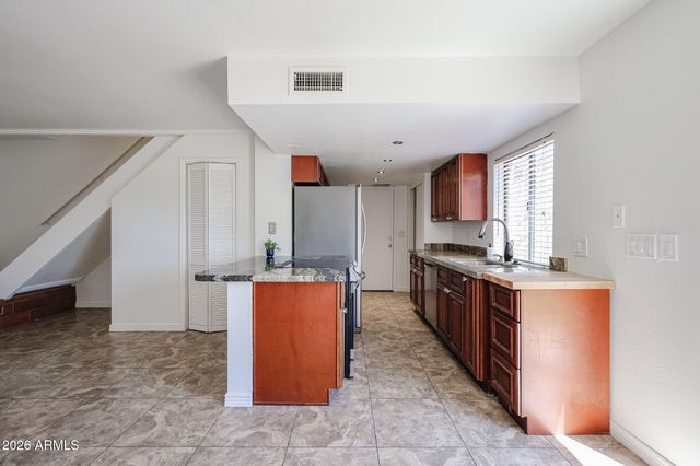 801 E NORTH Lane 1, Phoenix, AZ 85020