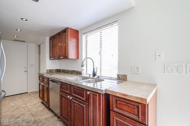 801 E NORTH Lane 1, Phoenix, AZ 85020