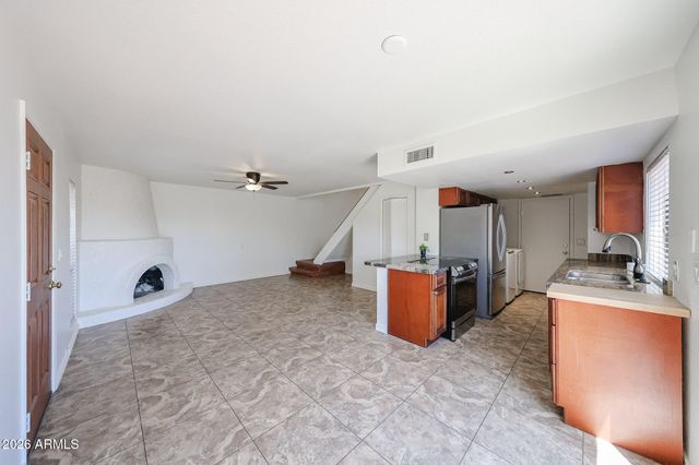 801 E NORTH Lane 1, Phoenix, AZ 85020