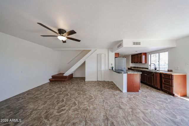 801 E NORTH Lane 1, Phoenix, AZ 85020