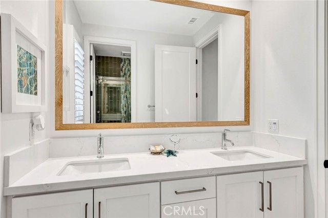 100 Della, Irvine, CA 92602