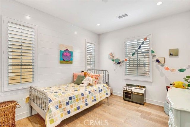 100 Della, Irvine, CA 92602