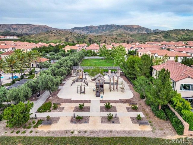 100 Della, Irvine, CA 92602