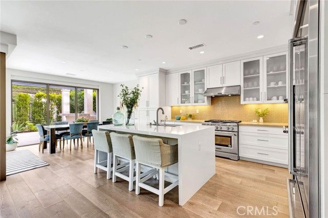 100 Della, Irvine, CA 92602