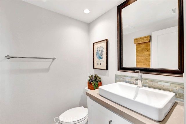 100 Della, Irvine, CA 92602