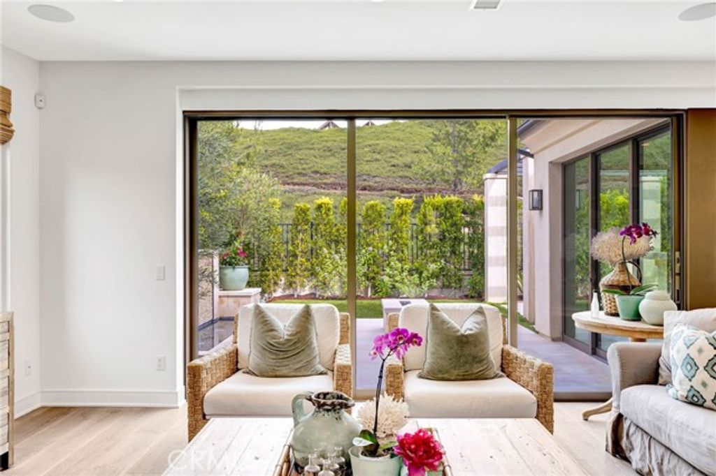 100 Della, Irvine, CA 92602