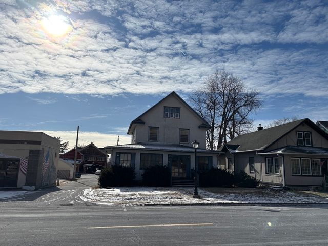 2229 12th Street E, Davenport, IA 52803