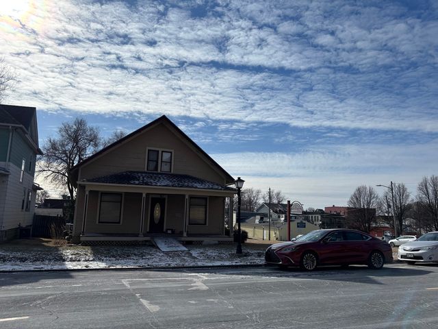 2229 12th Street E, Davenport, IA 52803