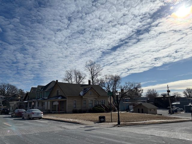 2229 12th Street E, Davenport, IA 52803