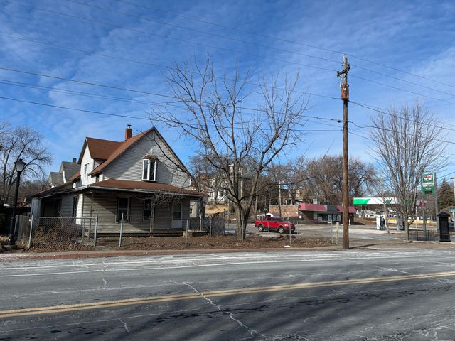 2229 12th Street E, Davenport, IA 52803