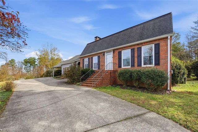 205 Hart Circle, Dallas, GA 30132