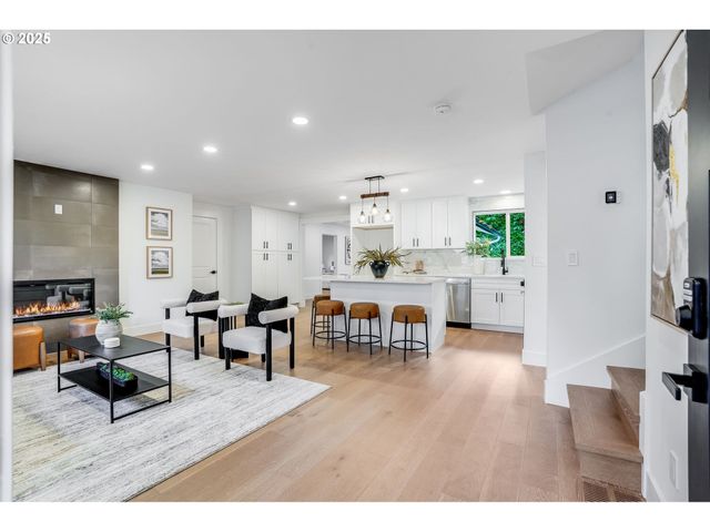 15136 Se GLADSTONE Dr, Portland, OR 97236