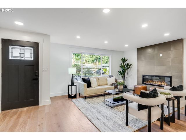 15136 Se GLADSTONE Dr, Portland, OR 97236