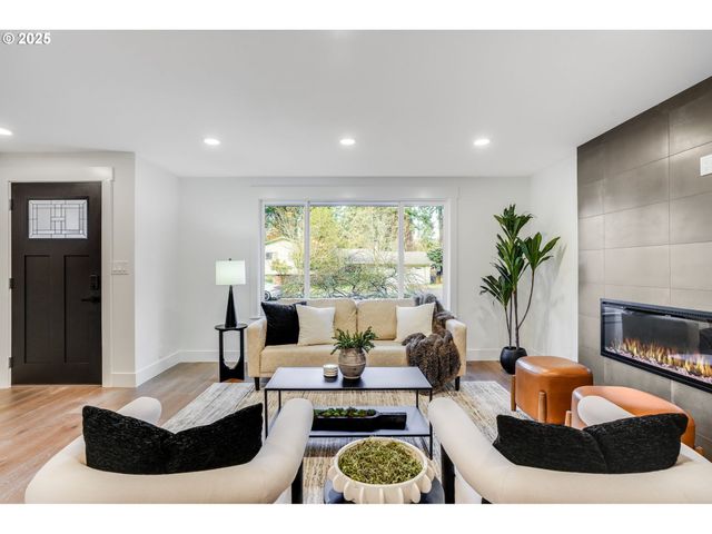 15136 Se GLADSTONE Dr, Portland, OR 97236