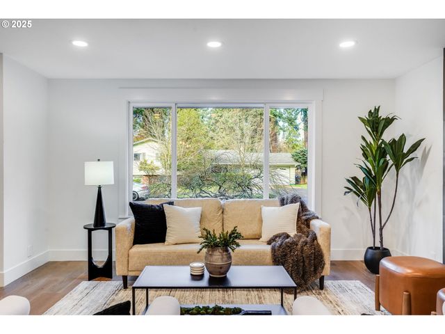 15136 Se GLADSTONE Dr, Portland, OR 97236