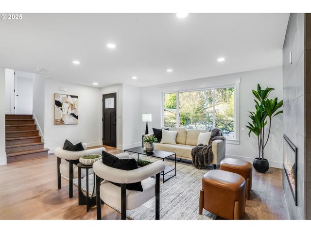 15136 Se GLADSTONE Dr, Portland, OR 97236