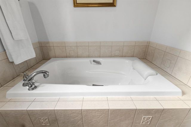 3096 LEPAK LANE, Green Bay, WI 54313